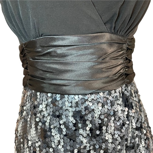 Connected Apparel Sleeveless V-Neck Black and Sequined Cocktail Dress-Size 6 - Picture 7 of 13